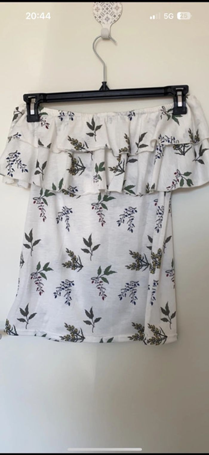 Haut débardeur épaule dénudé blanc à fleur T38