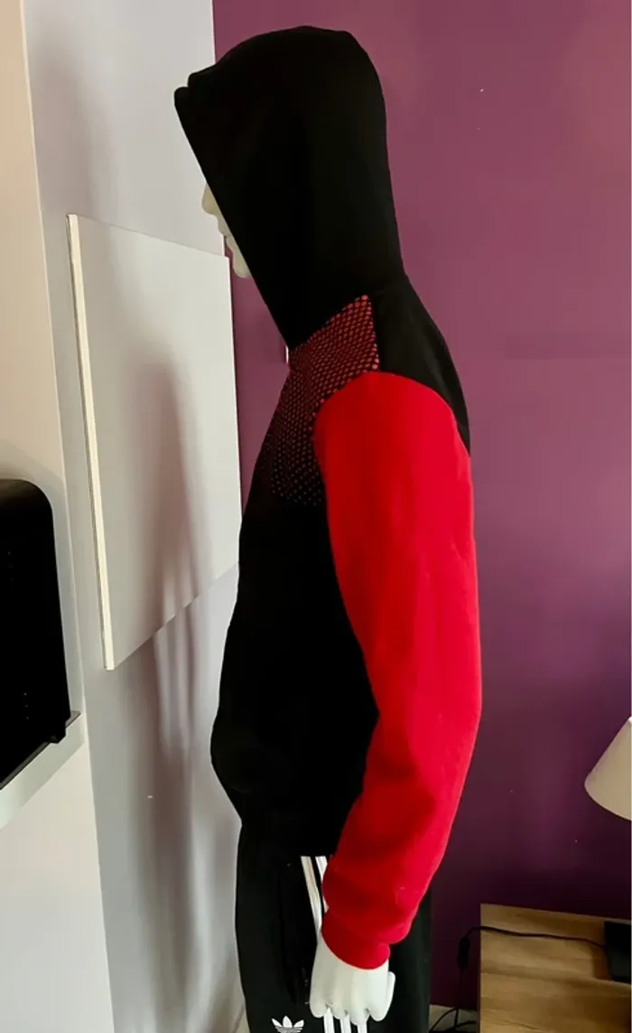 Veste à capuche avec zip Noir et rouge taille L - photo numéro 2