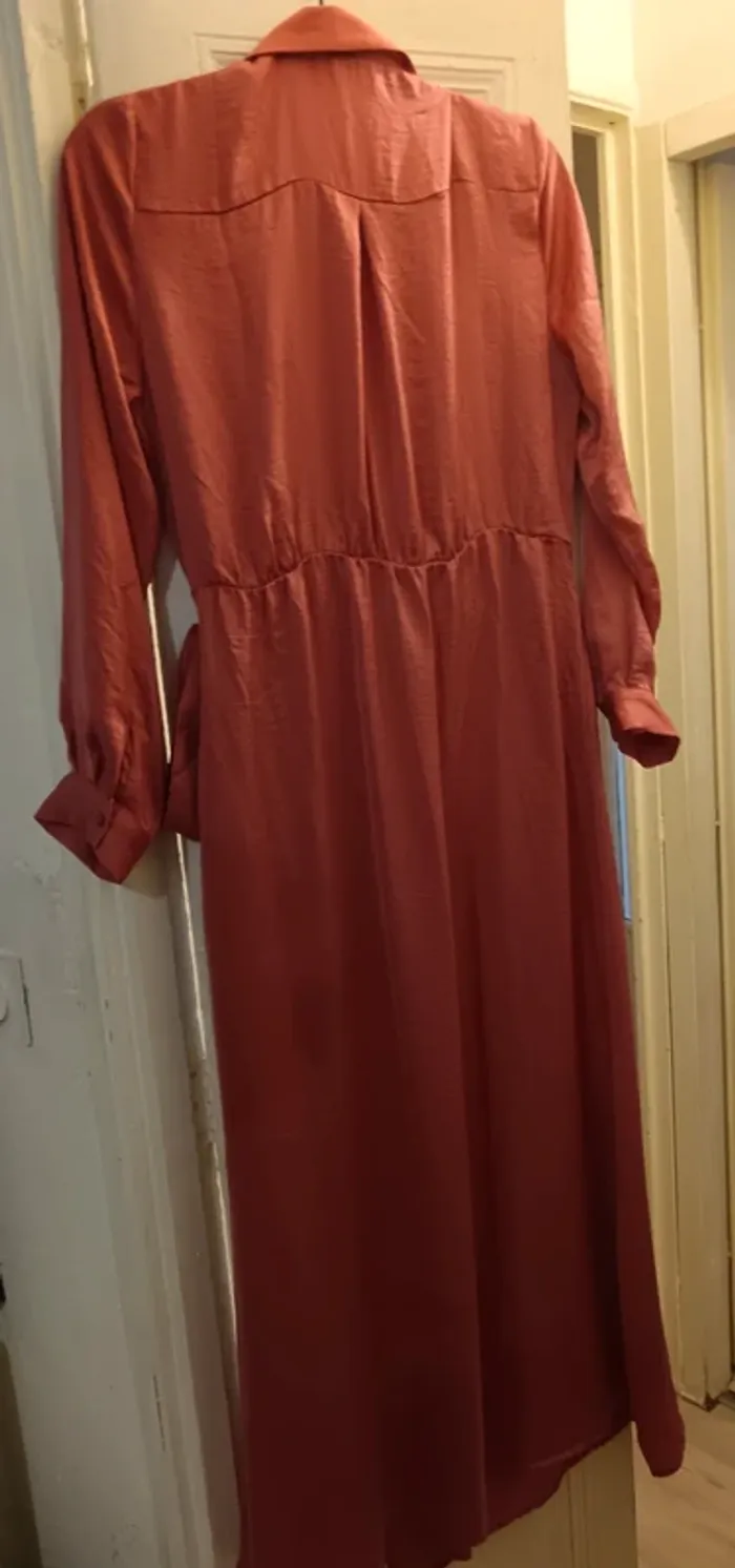 Robe longue satinée - photo numéro 2