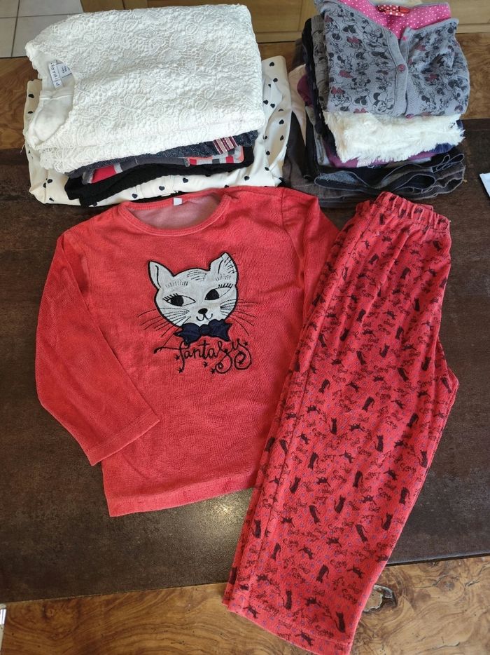 Lot vêtements fille 4 ans hiver manteau robes tee shirts - photo numéro 9