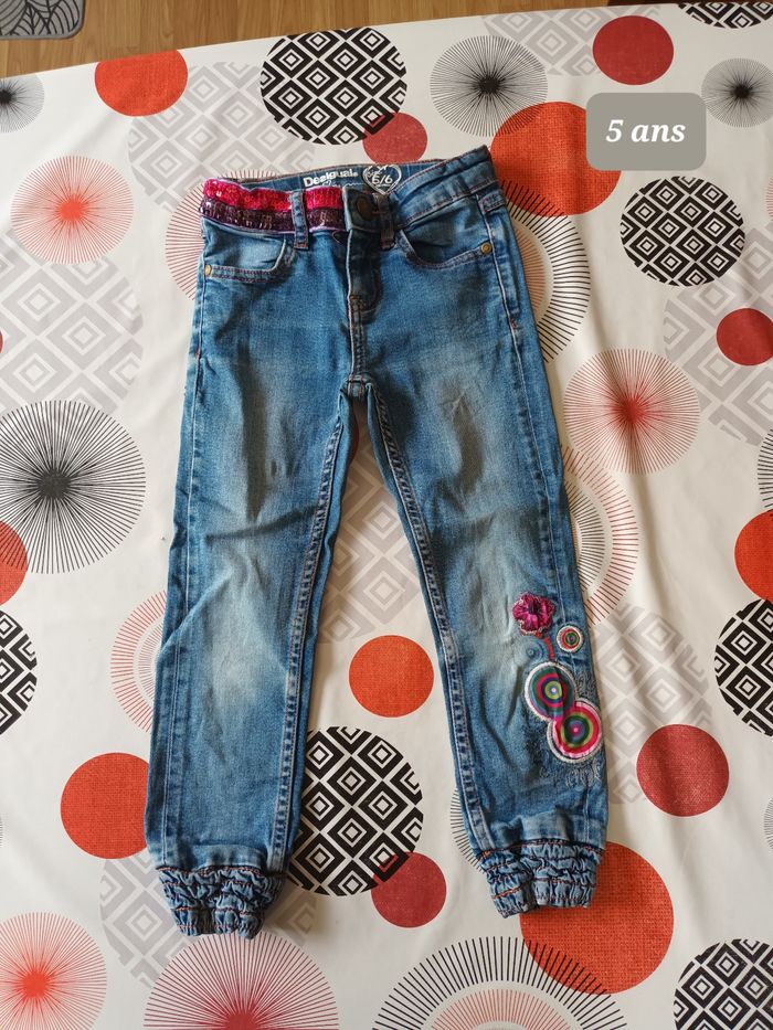 Jeans Desigual taille 5 ans 👧