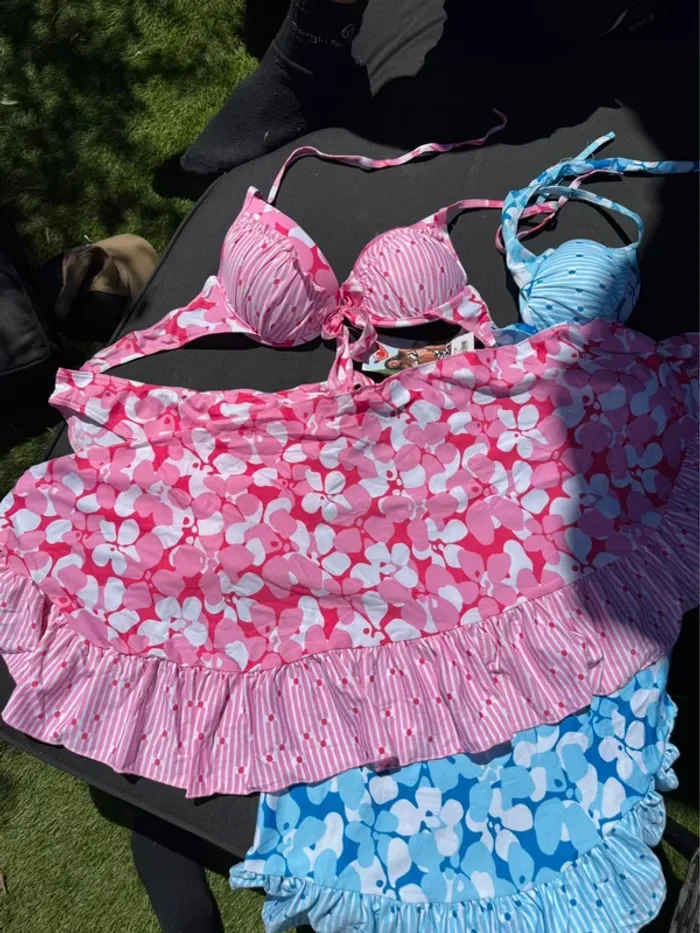 Neuf lot de 2 maillots de bain 2 pièces + paréos taille L - photo numéro 2