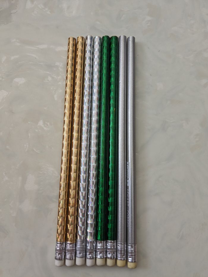 Lot de 8 crayons de papier tout brillant avec gommes. - photo numéro 4