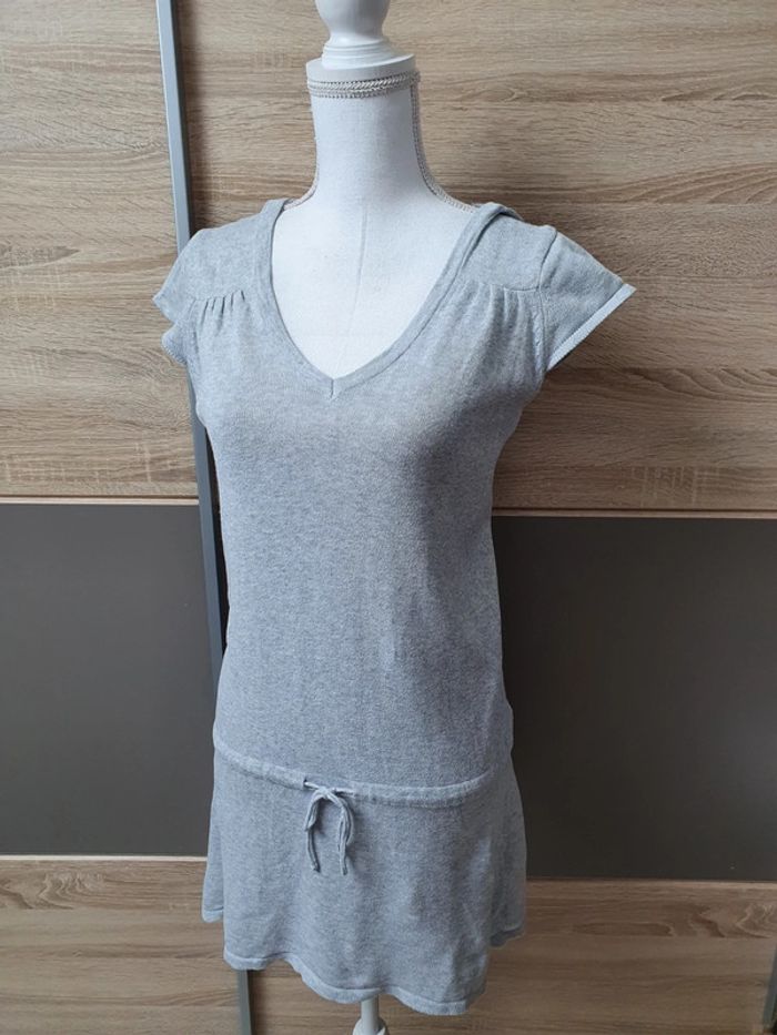 Robe / tunique grise.