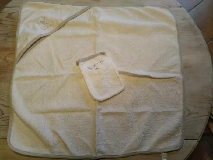 Cape de Bain + Gant Bébé fille