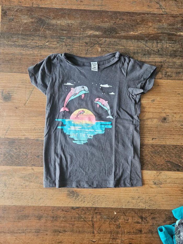 T-shirt imprimé dauphin fille 5ans