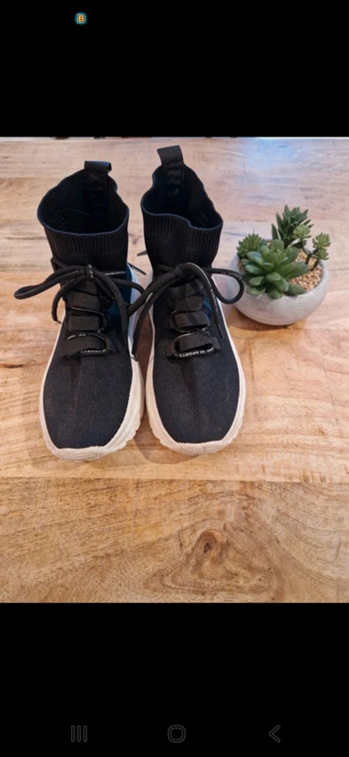Baskets chaussettes noires – Taille 38 (convient plutôt à un 37)