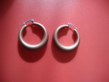 Boucles d'oreilles marron satinées