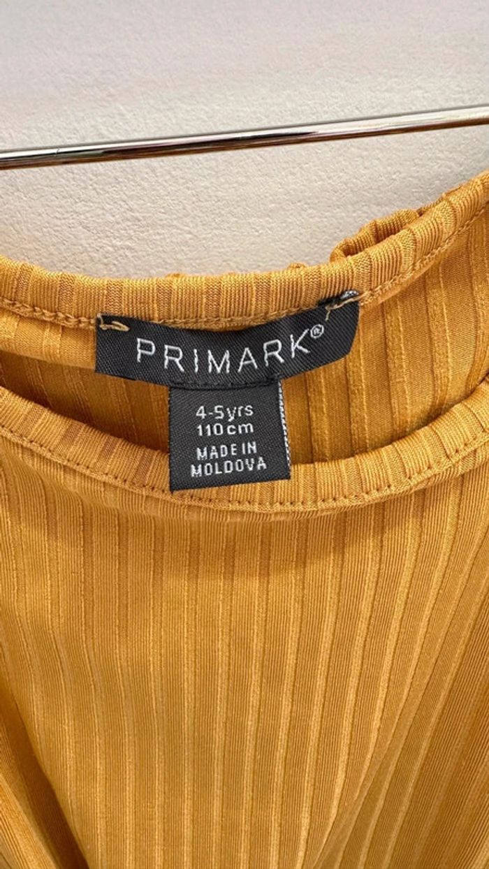 T-shirt et pantalon jaune moutarde - photo numéro 4