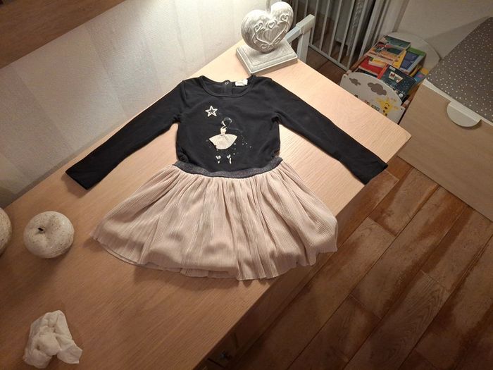 Robe orchestra noire et dorée avec danseuse 4 ans 104 cm