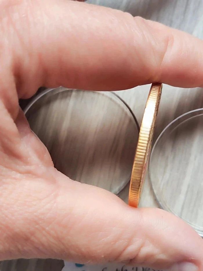 Pièce commémorative de Noël neuve - photo numéro 8