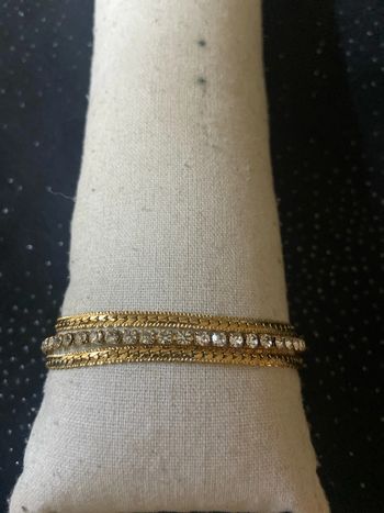 Bracelet doré avec bande zircone