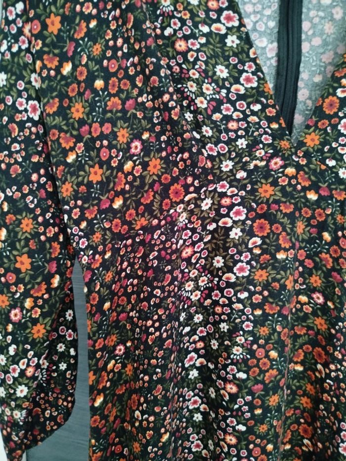 Jolie robe fleurie taille L Stradivarius quasi neuve - photo numéro 2