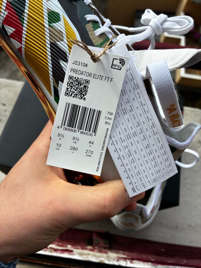 Crampons Adidas x Bape Predator - Taille 44 - Neufs - photo numéro 7