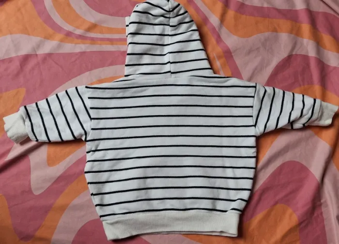 Pull a capuche - photo numéro 3
