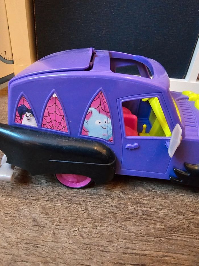 Voiture vampirina - photo numéro 5