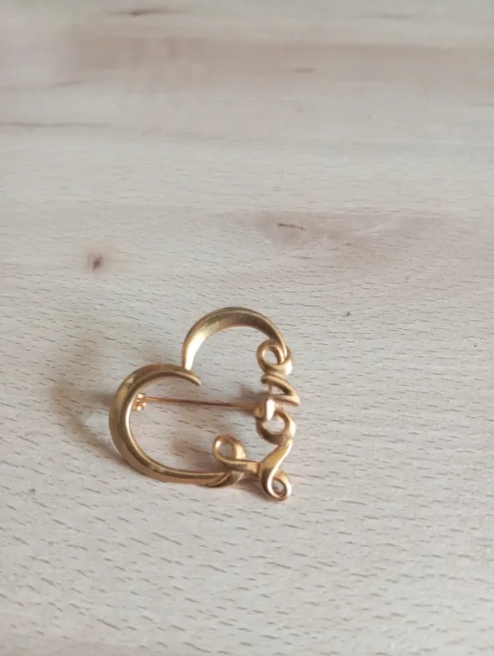 Broche