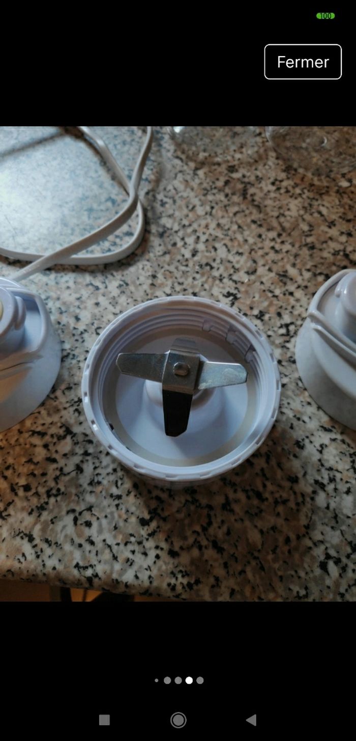 Petit blender avec deux bouteilles en plastique - photo numéro 6
