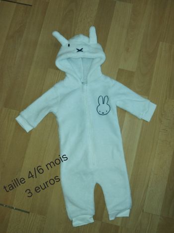 Conbi blanche taille 4/6 mois