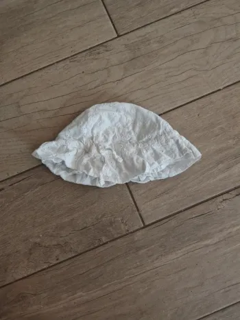 Chapeau blanc 2/4 ans