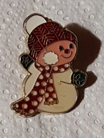 Pin's émaillé vintage bonhomme de neige
