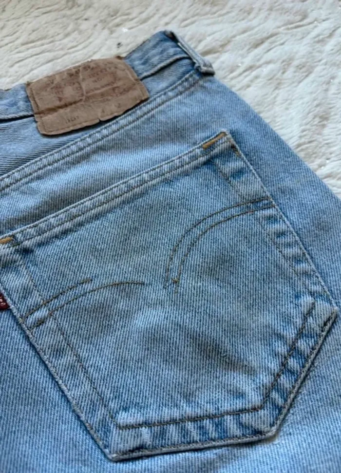 Jean Lévis 501 USA vintage 90s coupe droite bleu clair taille W30 M/40 - photo numéro 16