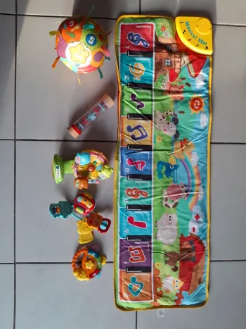 Lot jouets pour bébé
