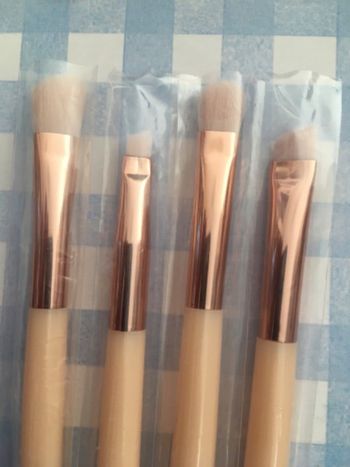 Lot de 4 pinceaux yeux Glossybox NEUF