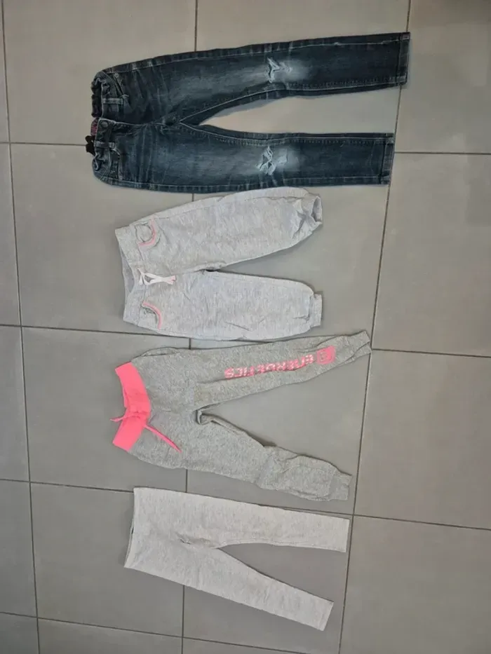 Lot 19 vêtements 6 ans robes jupes pull gilets dpam H&M Gémo - photo numéro 3