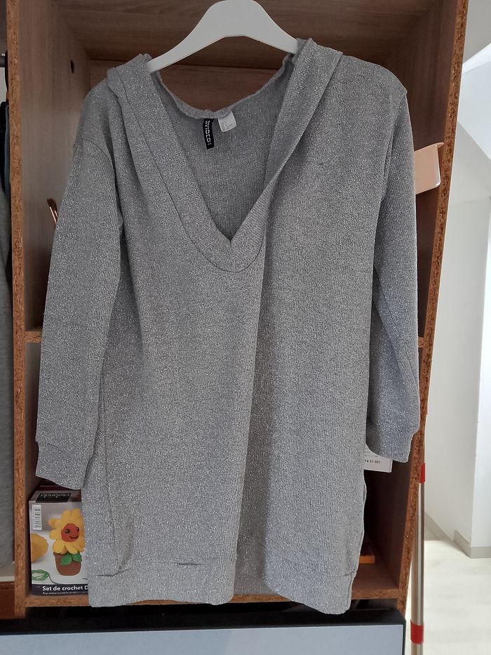 Haut paillettes capuche - photo numéro 3