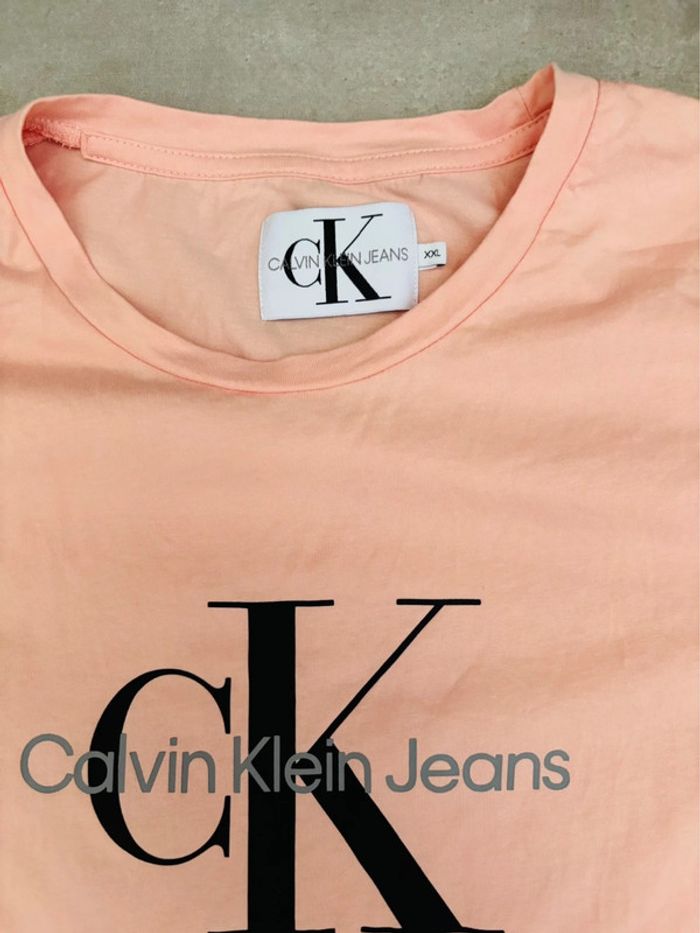 T-shirt femme Calvin Klein Jeans rose neuf - photo numéro 2