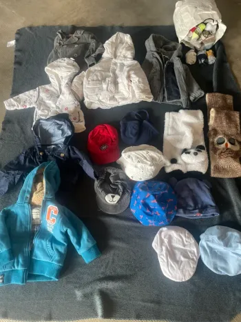 Lot de vêtements et accessoires 6 mois