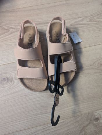 Sandales roses cuir pointure 30 Neuves étiquette