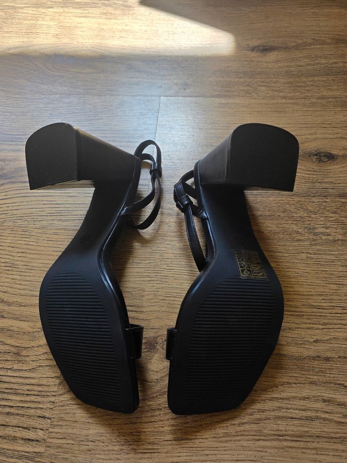 Chaussures à talons noires neuf - photo numéro 4