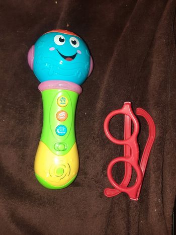 Lot 1 micro musical à pile sans file et lunette rouge jouet