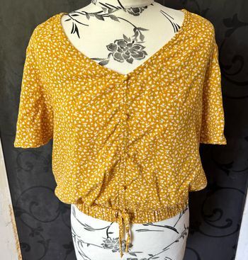 Blouse courte jaune moutarde fleurie blanche taille 38/40