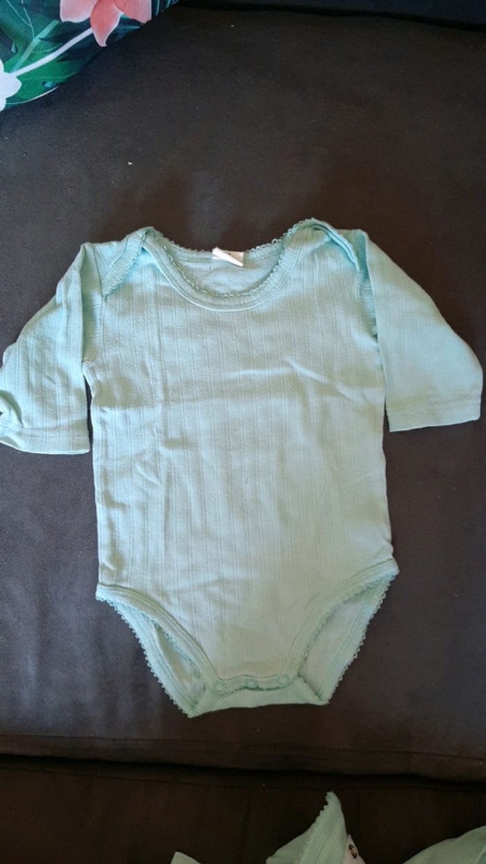 Lot de 5 bodys bébé 6 mois - photo numéro 4