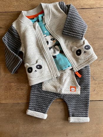 Ensemble t-shirt manches longues - pantalon - gilet