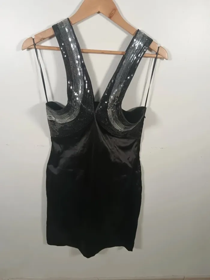 C8 robe noire No Excuse 36