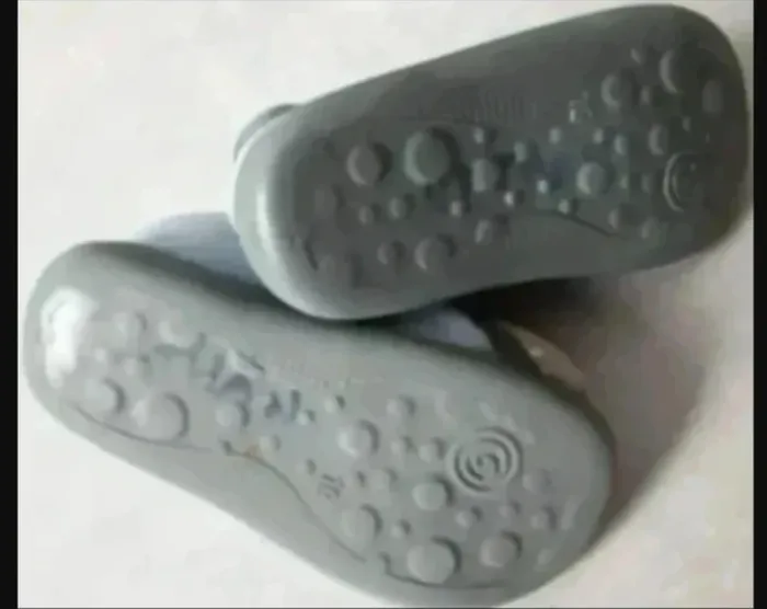 chaussons garçon à fermetures pointure 19 Très bon état - photo numéro 3