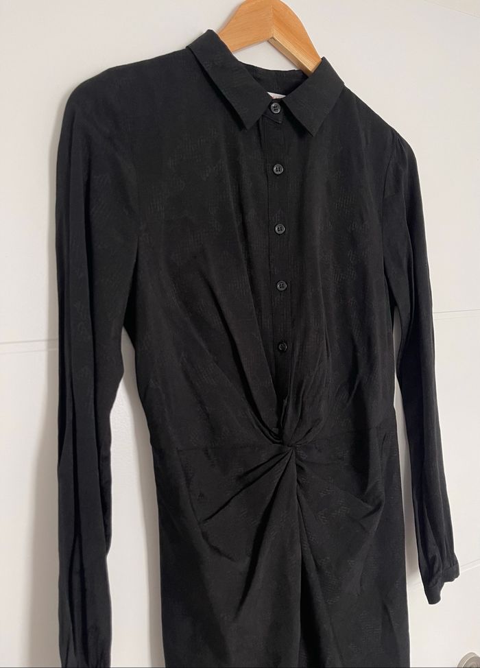 🖤 Robe noire cintrée satinée Camaïeu 🖤 - photo numéro 2