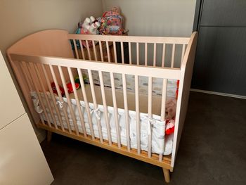 Lit bébé à barreaux Vertbaudet collection Confetti