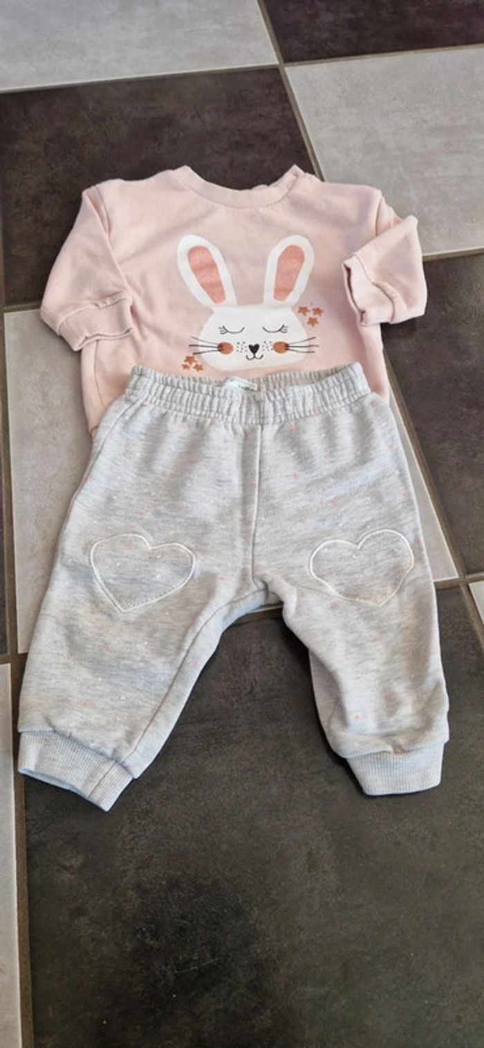 Ensemble joggings 1 an