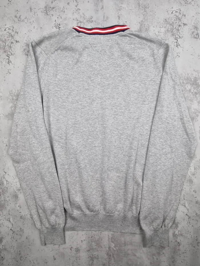 Pull Tommy Hilfiger Gris Clair – Col V – Taille L Homme (mesures en photos) - photo numéro 4