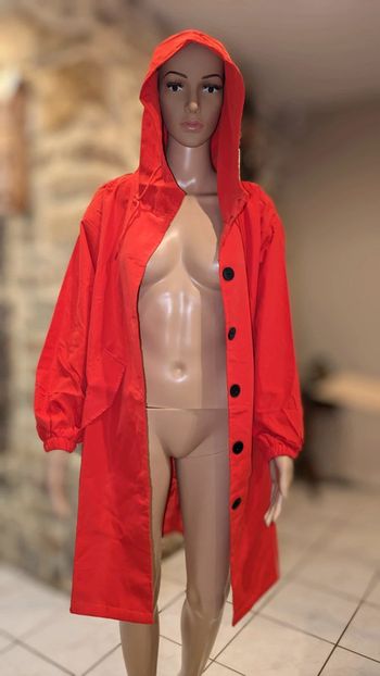 Trench rouge à capuche taille L jamais porté