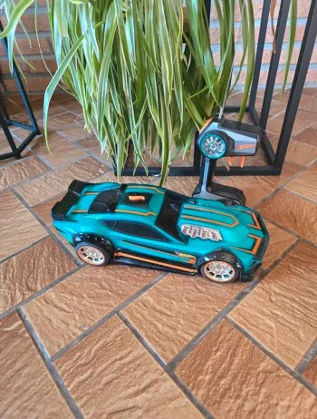 voiture téléguidée HotWeels
