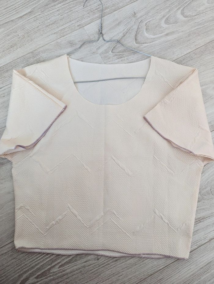 Top court a relief taille M 38 neuf - photo numéro 2