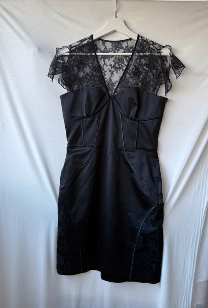 Robe Manoukian en dentelle noir
