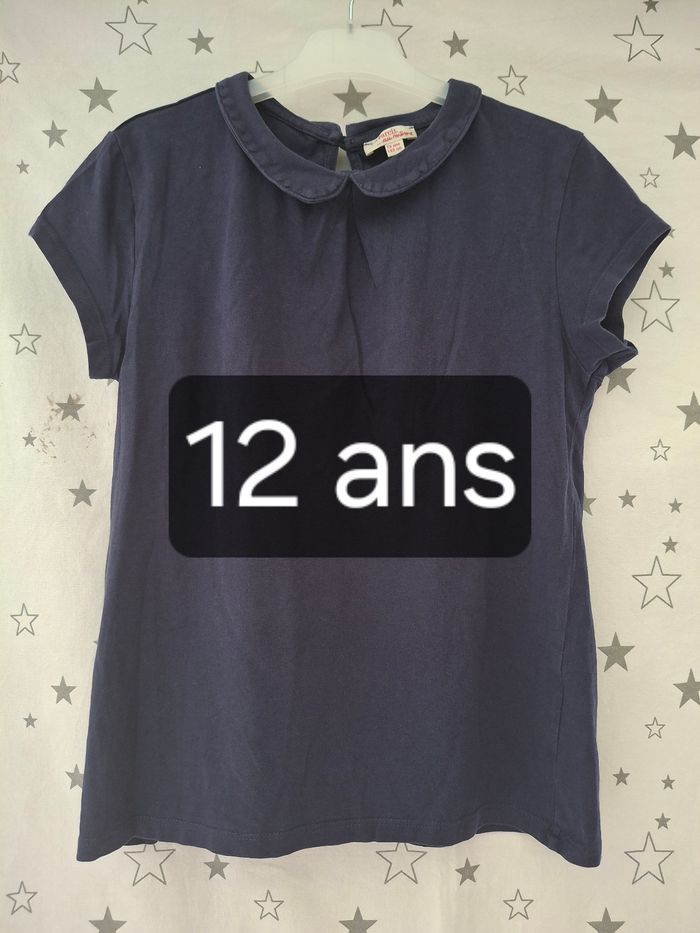 Tee-shirt bleu marine avec col rond 12 ans DPAM
Petit bouton derrière
Très bon état ni trous ni tache