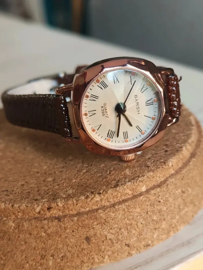 Montre fine, femme, vintage courbée - photo numéro 3